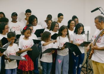 Coral Vozes da Vida faz apresentação especial em homenagem ao Dia dos Pais aberto ao público