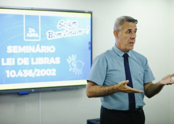 Seminário discute importância do uso de Libras para inclusão da pessoa surda em Salvador