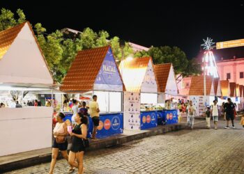 Ambulantes do Centro Histórico chegam a faturar mais de 50% com vendas durante Natal Salvador