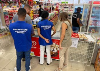 Vigilância Sanitária e Procon unem forças para garantir direitos durante a Semana do Consumidor em Lauro de Freitas