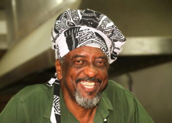 Afrochefe Jorge Washington celebra 8 anos do Culinária Musical com festa na Casa do Benin