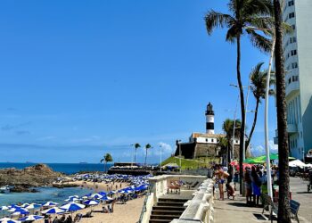 Confira a previsão do tempo e as áreas impróprias para o banho na Bahia neste final de semana