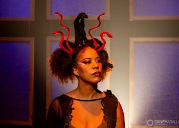 Vika Mennezes apresentao espetáculo “Mukunã: do fio à raiz” em Lauro de Freitas