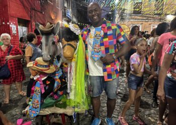 Carroçada da Saúde: celebra o casamento do jegue, em mais um ano de sucesso