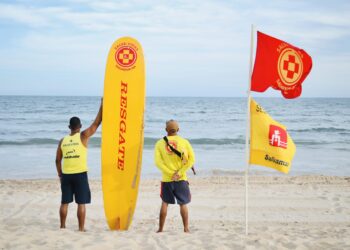 Mês de julho com chuvas frequentes inspira cuidados nas praias de Salvador