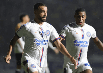 Em jogo marcado por erros da defesa, Bahia se recupera e empata com o Criciúma