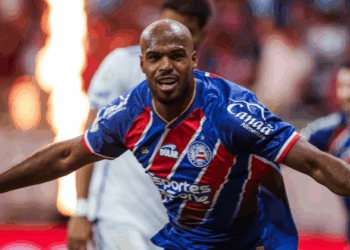 Bahia goleia o Cruzeiro de virada e volta ao G-4 do Brasileirão