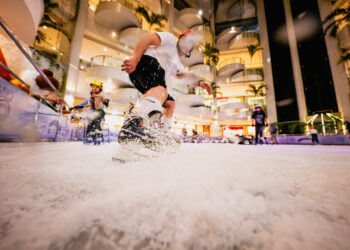 Pista de Gelo do Shopping Barra está de volta e promete encantar nas férias