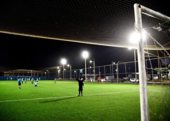 Clareou, É Gol! já modernizou 460 campos e quadras com iluminação em LED