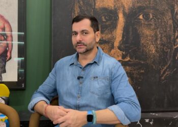 Editor-chefe e sua equipe do Portal “Muita Informação” contam rotina de trabalho no jornalismo