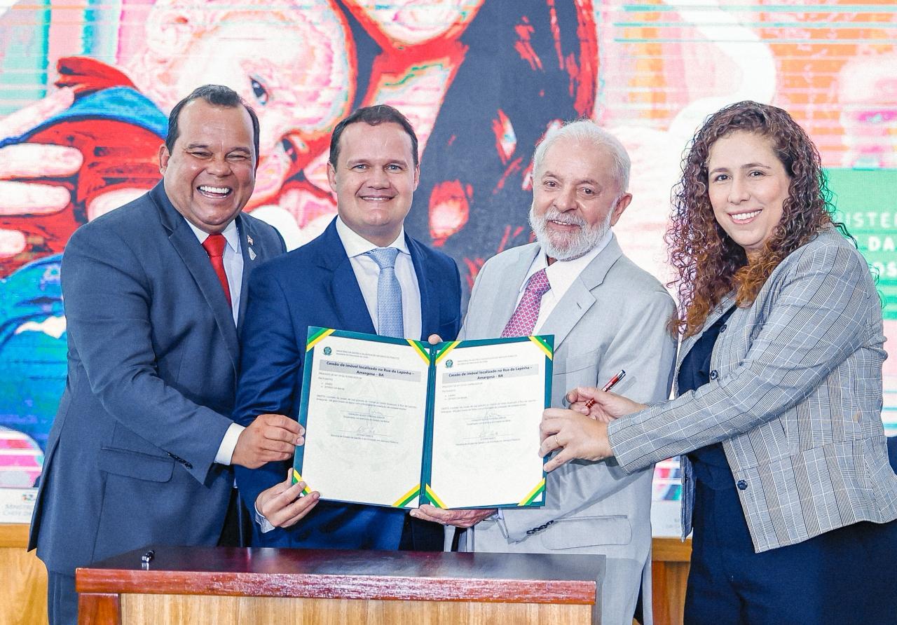 Ao lado do presidente Lula, Geraldo Júnior participa, em Brasília, do lançamento do Programa Imóvel da Gente