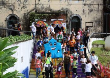 Invisibilidade feminina persiste na literatura, afirma escritora