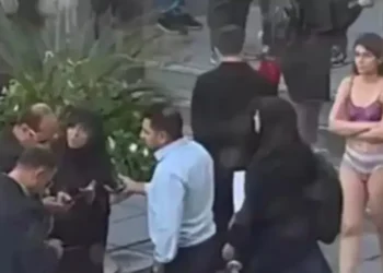 iRÃ: Mulher é presa por protestar nua em universidade