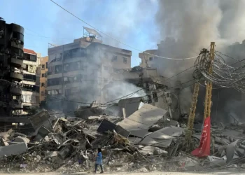 Israel bombardeia Beirute; Irã promete resposta em caso de ataque