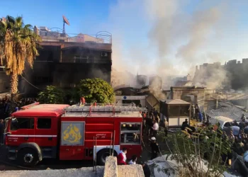 Israel mantém ataques à Gaza, e Hamas reafirma compromisso com acordo