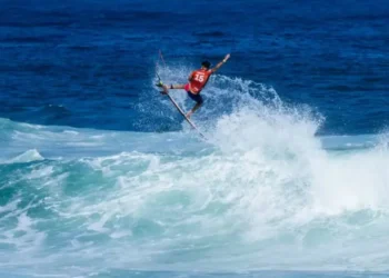 Ítalo Ferreira é campeão da etapa de Saquarema da WSL; Yago Dora fica em segundo