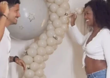 IZA anuncia sexo do 1º bebê e revela nome inspirado em Rei Leão