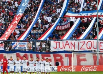 Nacional homenageia Izqueirdo em primeira partida após morte do defensor