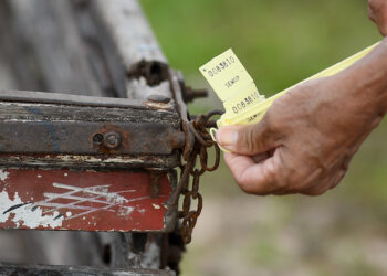 Operação ‘Cidade Dez, Sucata Zero’ remove sucatas de veículos de ruas de Salvador