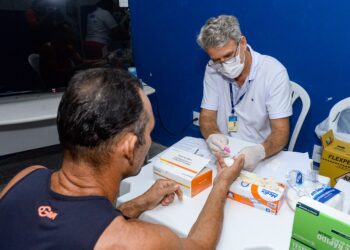 Feira de saúde busca resgatar dignidade de homens em situação de rua