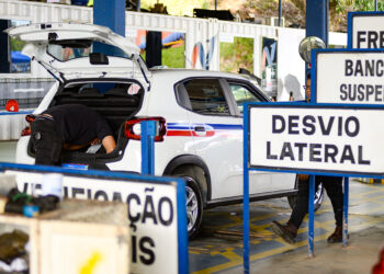 Vistoria anual de táxis de Salvador vai até o dia 19 de outubro; cinco empresas estão disponíveis