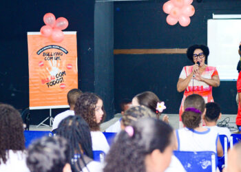 Escola municipal no Garcia desenvolve projeto de combate ao bullying