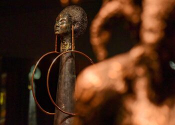 Exposição “Òná Írín: Caminho de Ferro” encanta visitantes no Muncab
