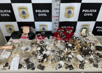 Joias avaliadas em R$ 100 mil são recuperadas em Feira de Santana