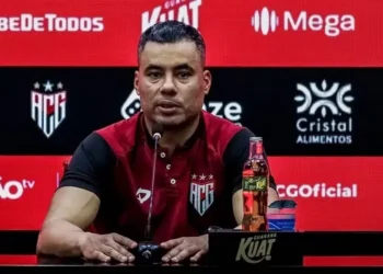Atlético-GO anuncia a saída do técnico Jair Ventura