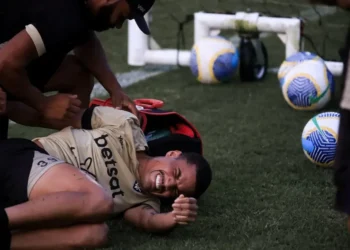 Janderson é poupado de treino do Vitória após trauma no ombro