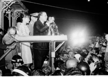 Há 60 anos, Jango fazia seu histórico comício na Central do Brasil