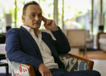 Embaixador francês para direitos LGBTQIA+ busca alianças com o Brasil