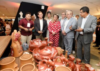 Com destaque para a importância da preservação das tradições, governadora em exercício confere abertura do 1º FENABA