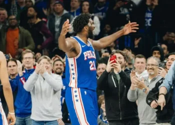 Joel Embiid atinge a marca de 20 jogos consecutivos com 30 pontos na NBA
