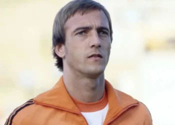 Morre Johan Neeskens, ídolo da Holanda, aos 73 anos