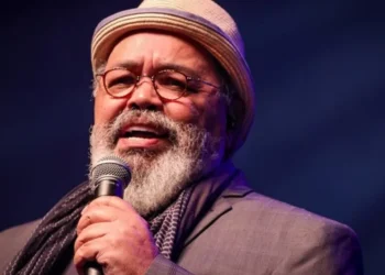 Jorge Aragão é hospitalizado com quadro de inflamação na vesícula biliar e cancela show