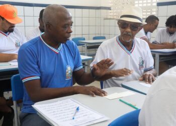 Número de jovens e adultos que voltaram a frequentar a sala de aula aumenta 8% na Bahia