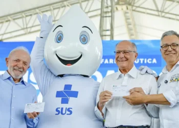 Em evento com Lula, farmacêutica anuncia investimento de R$ 6,4 bi