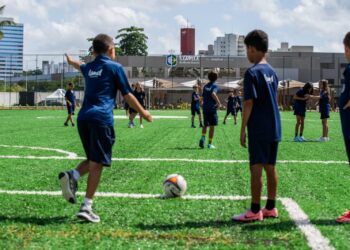 Colônia de férias promove imersão esportiva para alunos e público externo de escola em Salvador