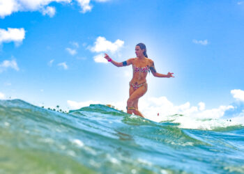 No mês das mulheres, Praia da Tiririca recebe a etapa Surf Delas, um dia inteiro dedicado ao surf feminino