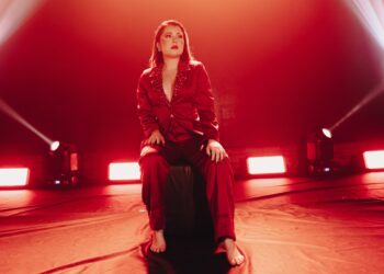 Simone Mendes regrava música de sucesso da cantora baiana Larissa Gomes