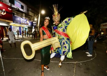 Prefeita Moema Gramacho entrega a chave da cidade e abre oficialmente o carnaval de Lauro de Freitas