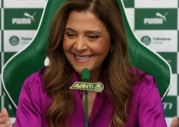 Presidente do Palmeiras, Leila Pereira irá processar Dudu após xingamentos nas redes sociais