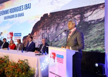 Em Lençóis, governador Jerônimo Rodrigues recebe Comenda de Honra ao Mérito durante Congresso do MPBA