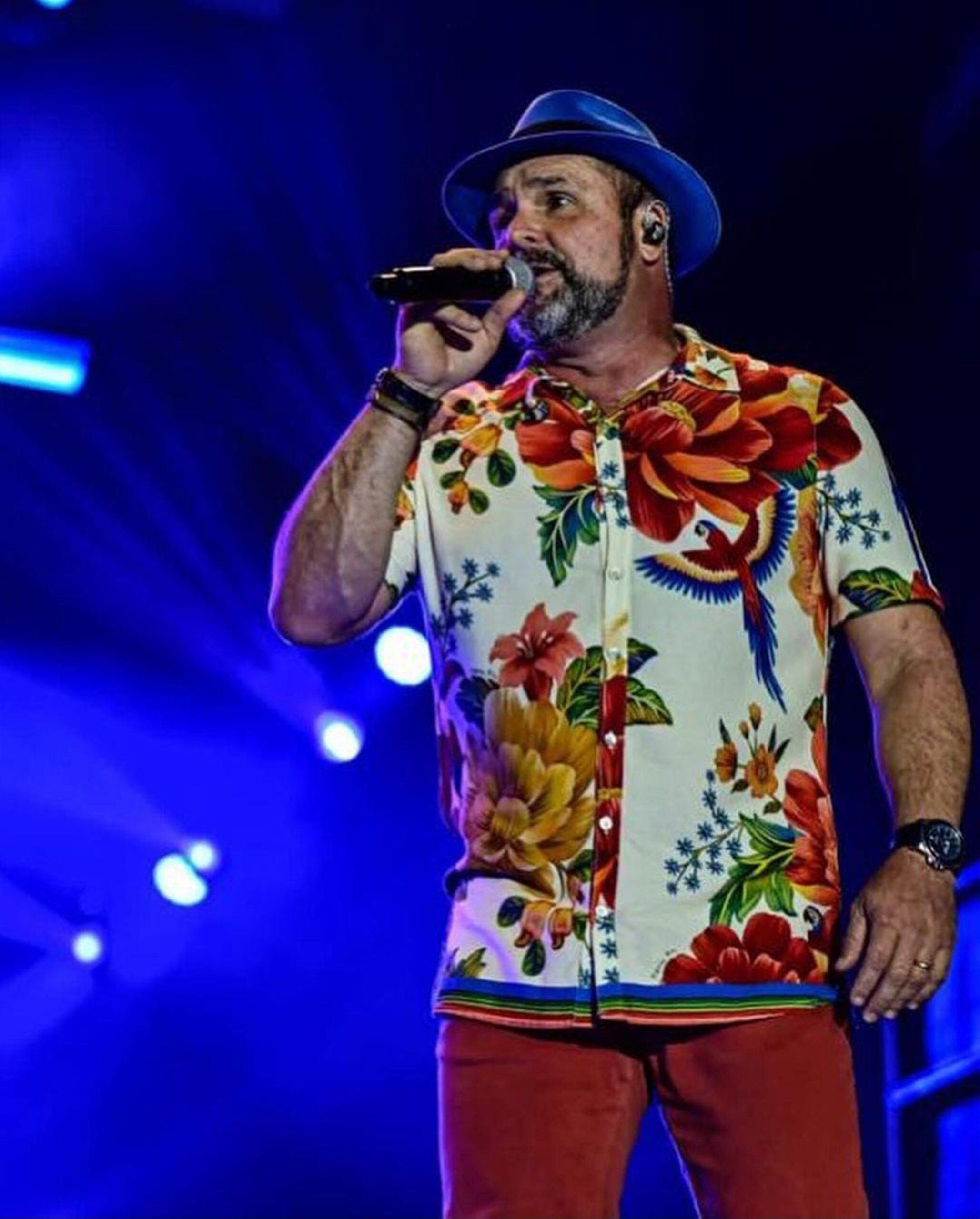 Leo Estakazero lança álbum em homenagem a Mastruz com Leite
