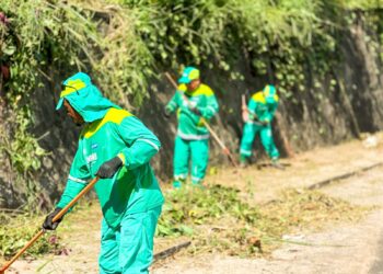 Limpurb realiza mutirão de limpeza e roçagem com mais de 50 profissionais no Subúrbio