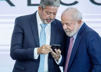 Lira e Lula se reúnem no Alvorada em meio a bloqueio de emendas