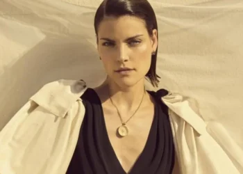 Top model brasileira, Luciana Curtis, é vítima de sequestro relâmpago em SP; marido e flha também foram levados