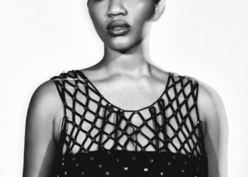 Cantora e compositora Luedji Luna participa de mesa de abertura da 5ª FLIPF