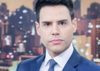 Luiz Bacci abandona Cidade Alerta ao vivo após receber notícia de acidente com sua família